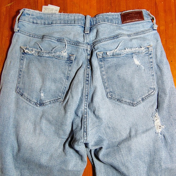 Hollister Curvy High-Rise Mom Jeans Distressed Light Wash Denim W28 L27 - Picture 9 of 10